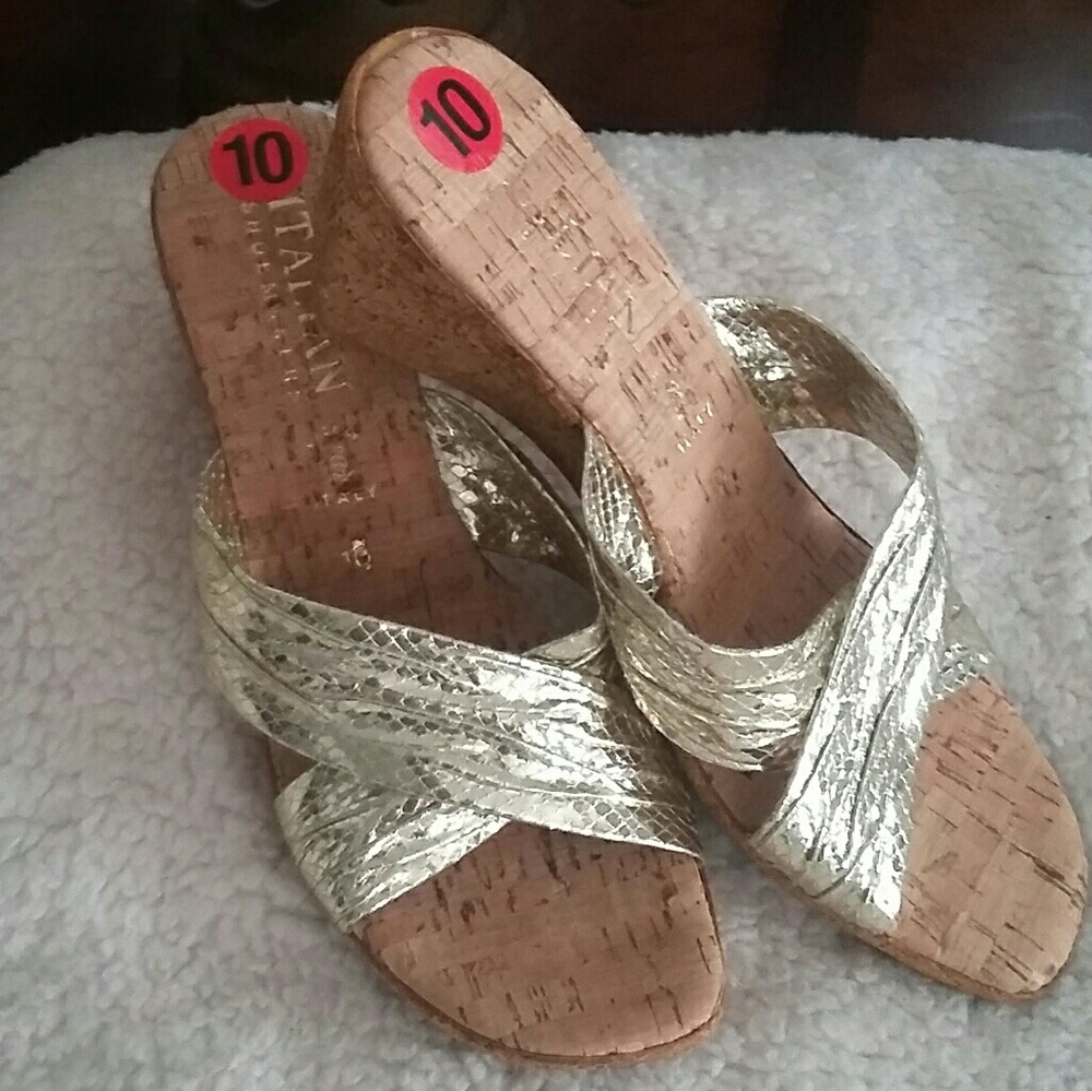 Cute Flattering Comfortable Platform Gold Cork Wedge Sandals New Size 9